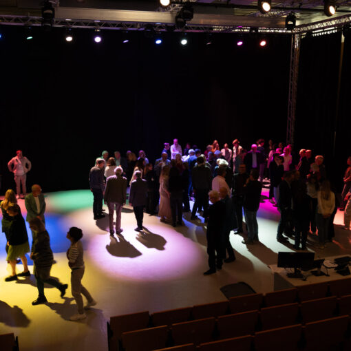 Lichtkegel laden zu Austausch ein